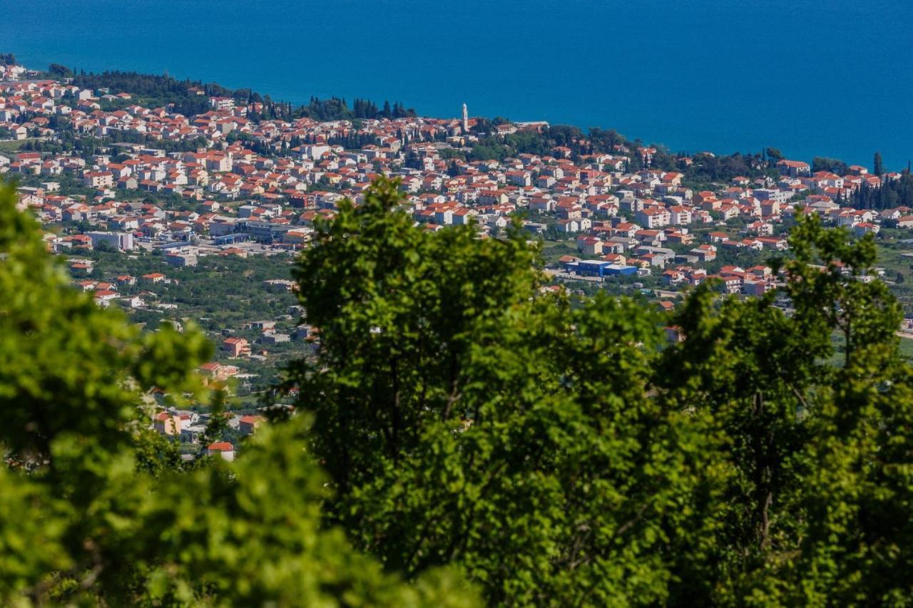 Apartment Dajana Near The Beach Kastela Exterior photo