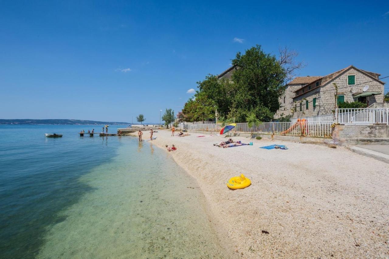 Apartment Dajana Near The Beach Kastela Exterior photo