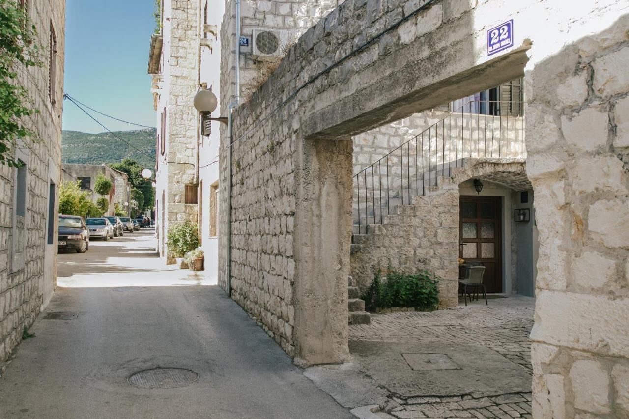 Apartment Dajana Near The Beach Kastela Exterior photo